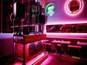 Happy End Bar & Kitchen