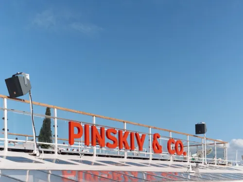 Ресторан PINSKIYCO.SHIP на теплоходе “Чайка”
