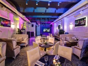 SHOW ROOMS
