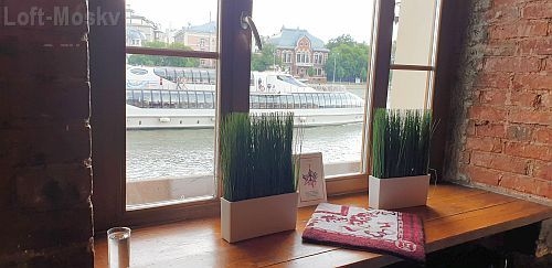 снять помещение для праздничного банкетас красивым видом на воду