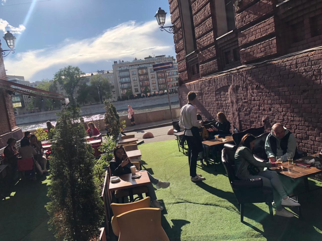 бронь столика на веранде ресторана